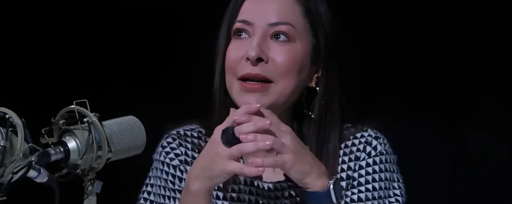 Flavia Dos Santos en entrevista hablando del ambiente swinger en Bogotá
