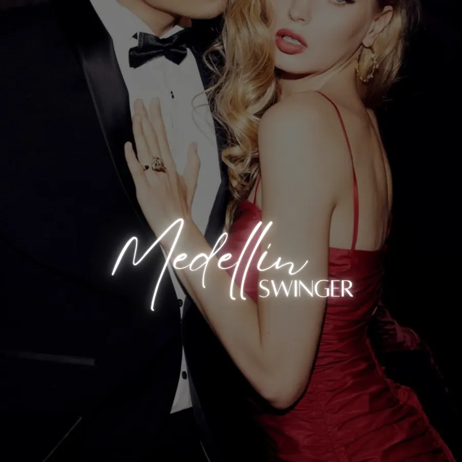 Pareja elegante de gala: parejas swinger de Medellín